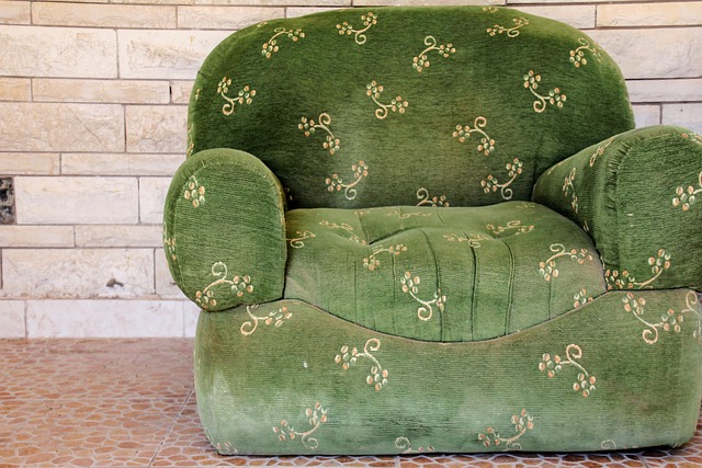 čištění čalouněného křesla